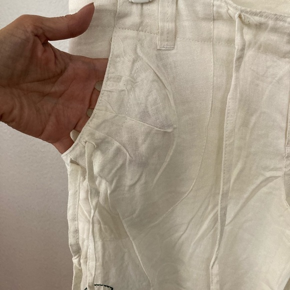White Capri Pants With Embroidery Medium - Picture 3 of 6